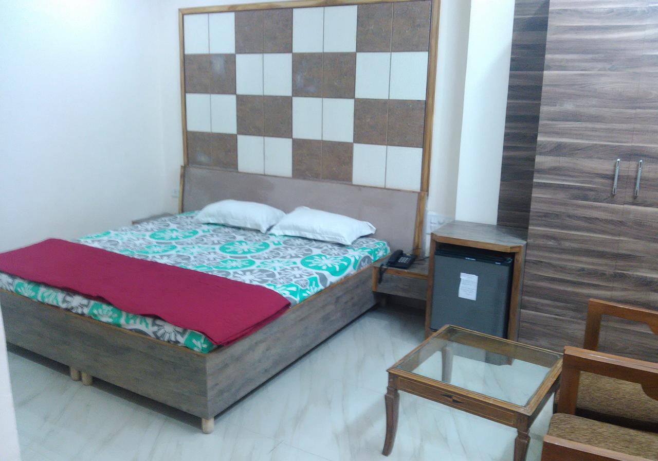Hotel Palace Hoshiarpur ภายนอก รูปภาพ