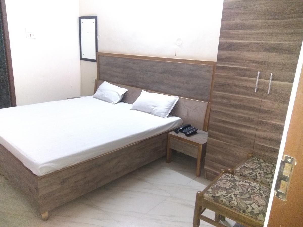 Hotel Palace Hoshiarpur ภายนอก รูปภาพ