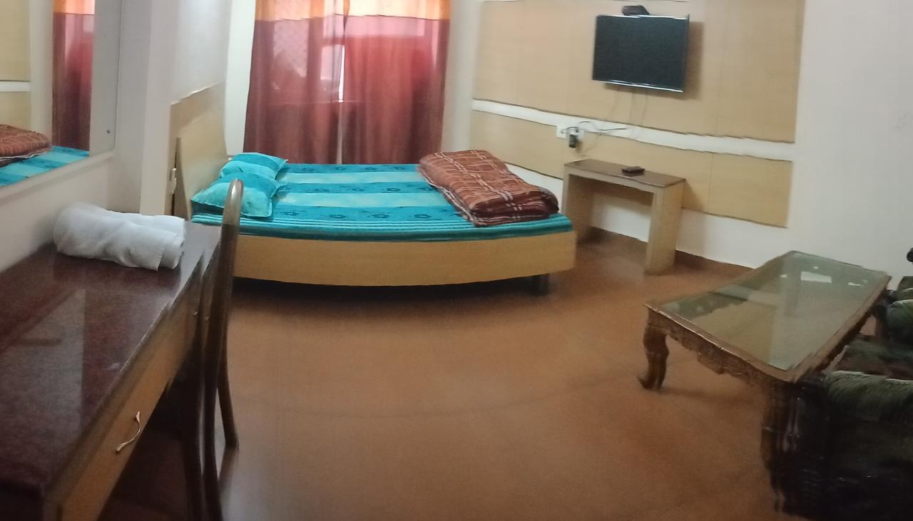 Hotel Palace Hoshiarpur ภายนอก รูปภาพ